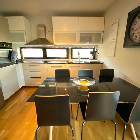 Townhouse On Arlanda Stockholm Metro Line - Easy Checkin Villa Sollentuna Exterior photo